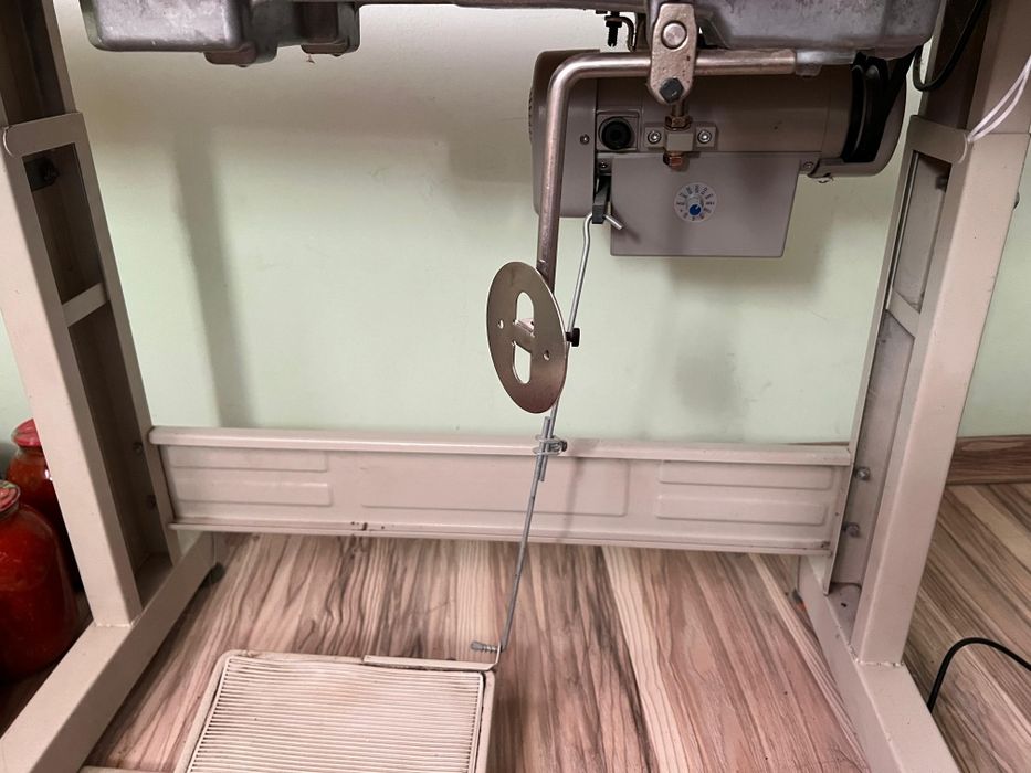 Швейная машина typical