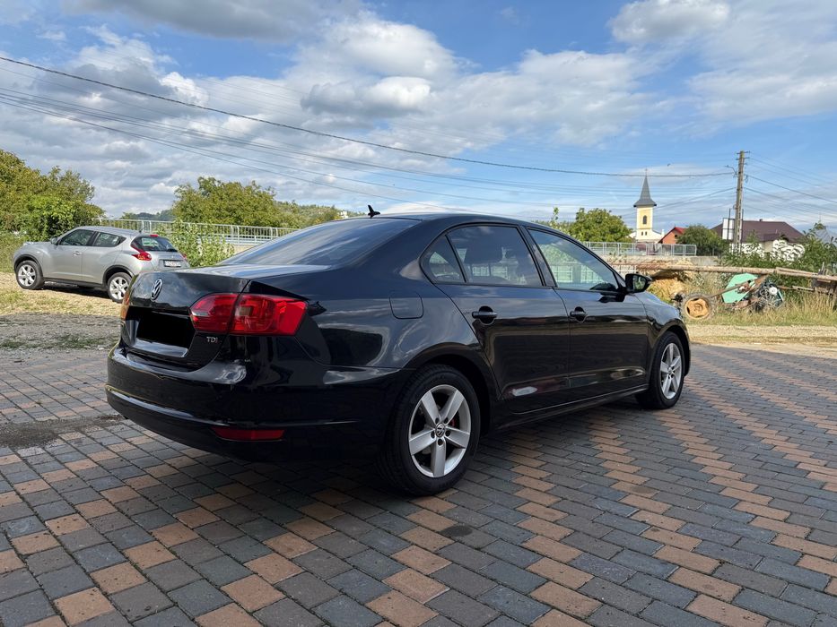 Vând Volkswagen Jetta // 2015