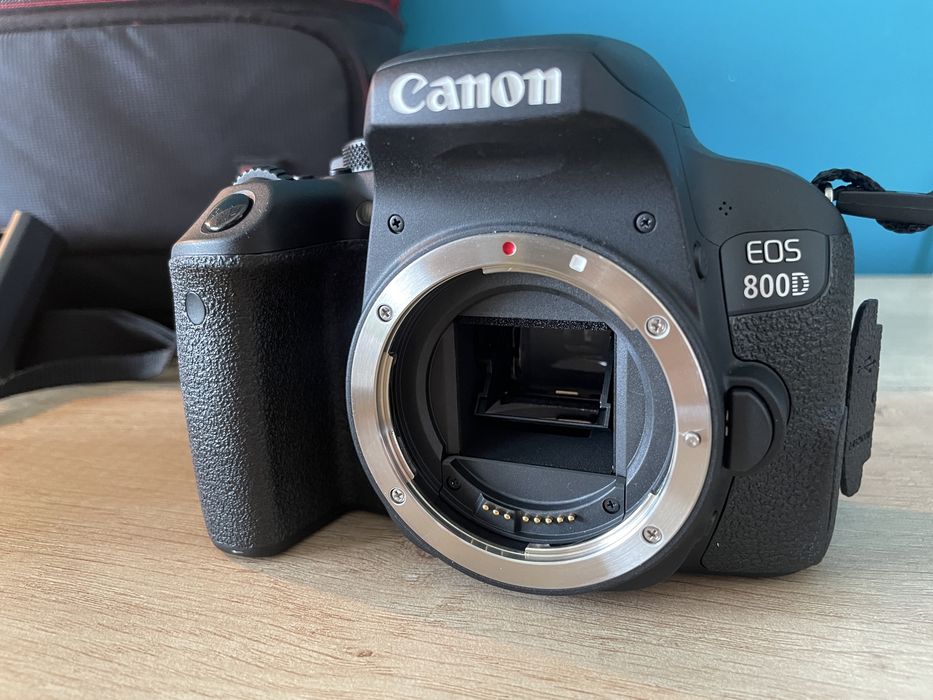 Cameră Canon EOS 800D