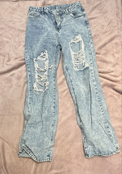 Светлосини скъсани дънки