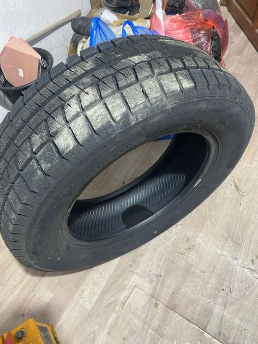 Шина 245/65/17 продам комплект новый