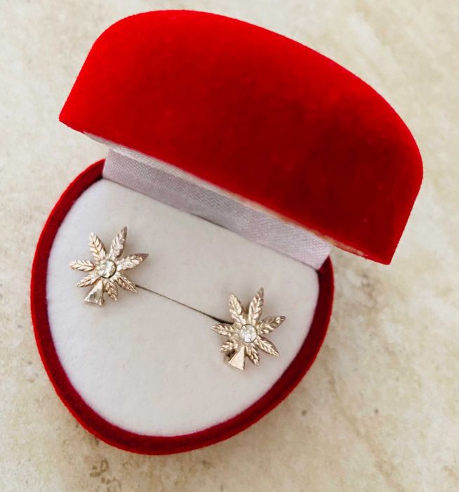 Сребърни обеци – цветенца с цирконий ...