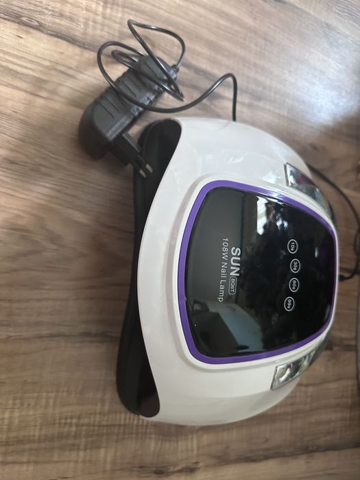 UV/LED лампа за нокти