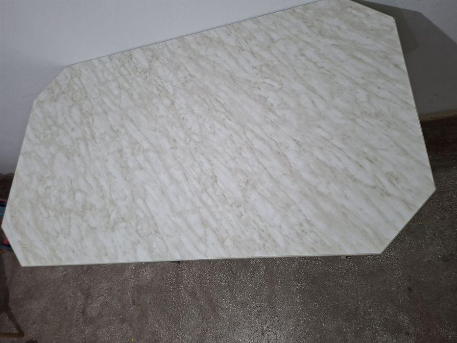 Masa de bucătărie.