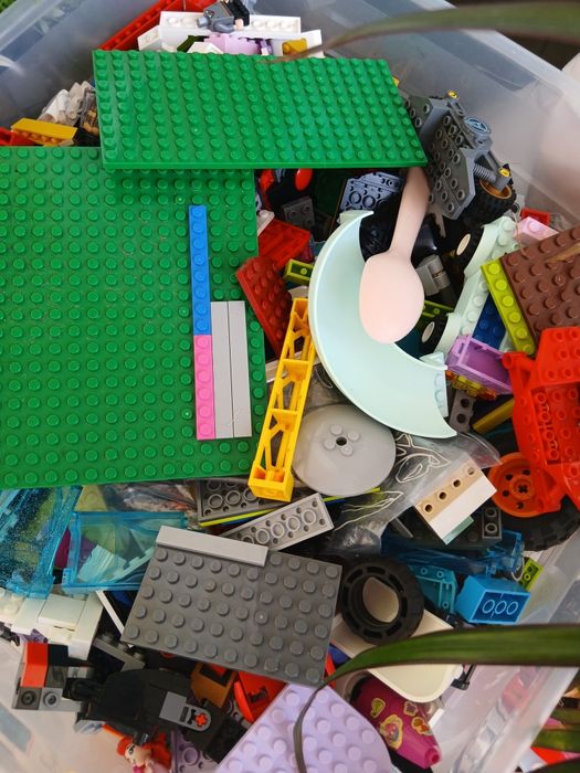 Vand lego la Kg (pretul este pe KG)