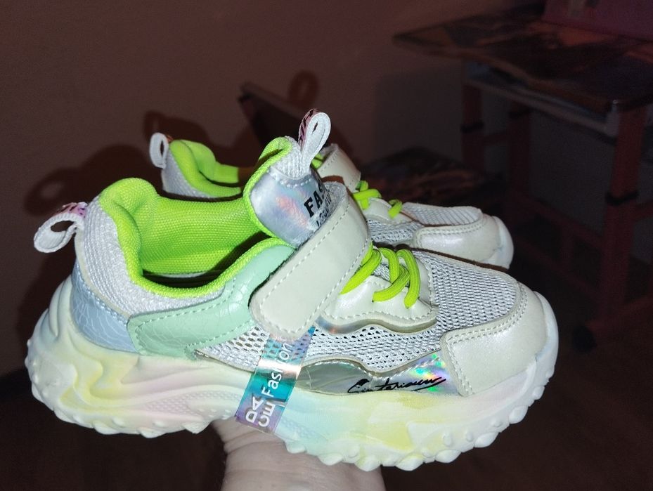 Кроссовки сеточные