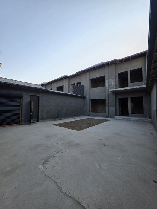 Дурмон Қ.Ф.Й. Бирлик маҳалласида коттеджлар сотилади.