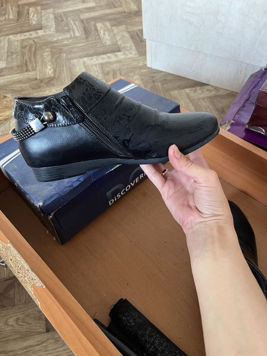 Продам женсую обувь