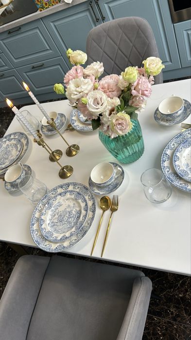 Продам стол кухонный со стульями