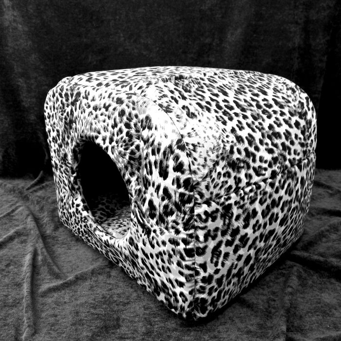 Домик для кошек и небольших собачек