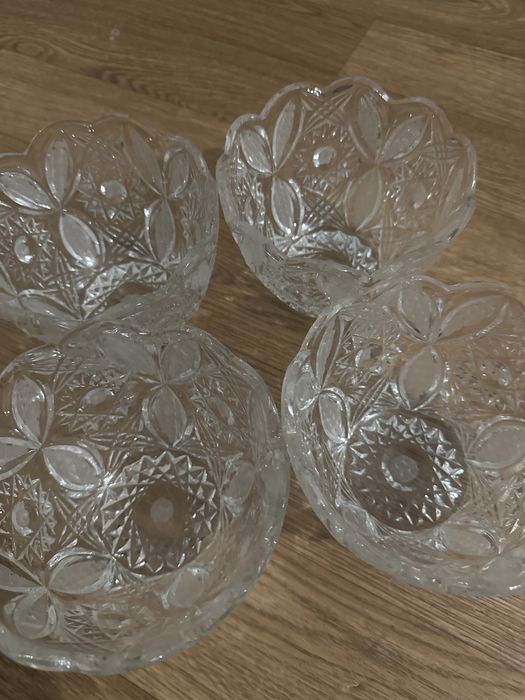 Хрустальные вазы четыре штуки