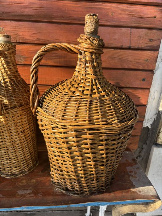 Стари плетени дамаджани