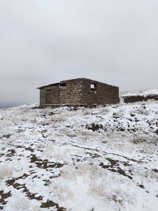 Jizzax shahar Sangzor MFY qurilishi tugallanmagan uchastka