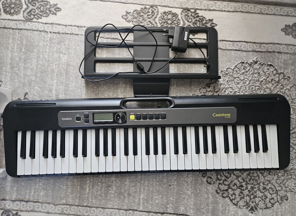 Продам синтезатор