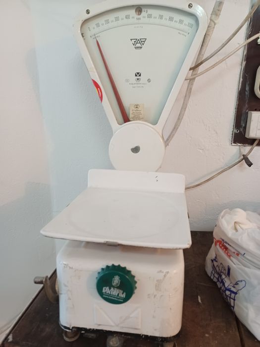 Продавам част от търговско обзавеждане