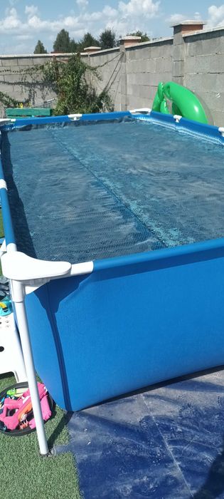 Vanzare piscină  curte INTEX