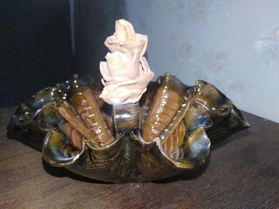 Продается глинияная конфетница