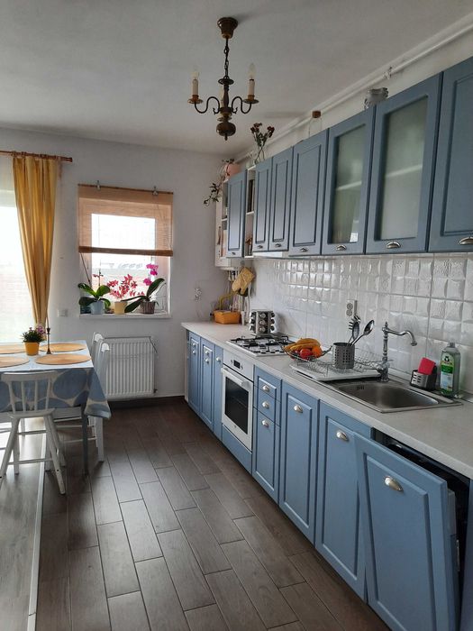 Vand casa gata de locuit, situata in Cartier Izvor, cu teren