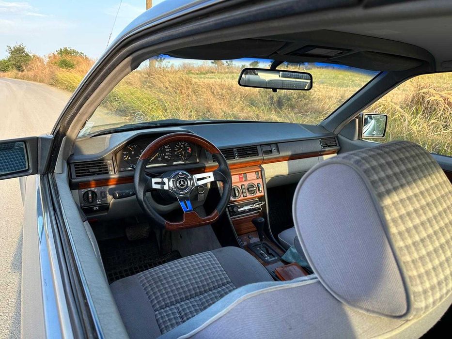 Mercedes Benz W124 E220 coupe facelift vehicul atestat istoric