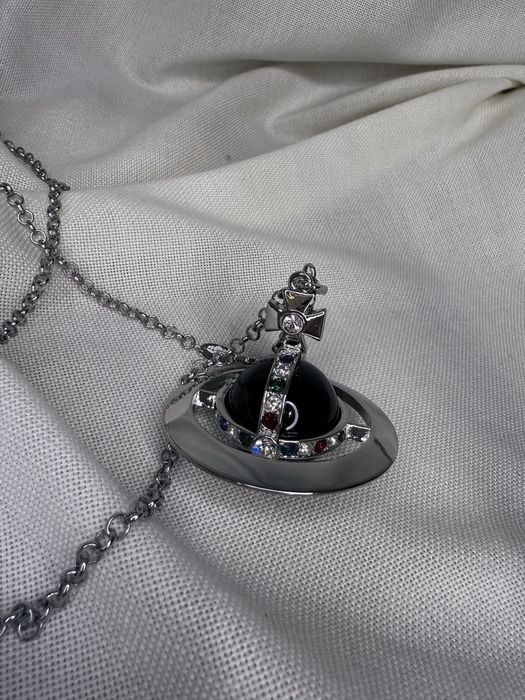 VIVIENNE Westwood colier ”world’s end - giant orb”, onyx/argintiu
