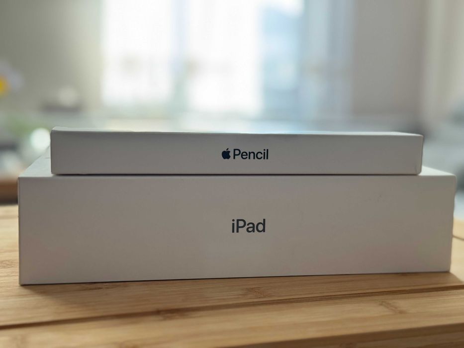 Apple iPad 9.7" 7th Gen (2019) + Apple Pencil + Cover + Tempered Glass