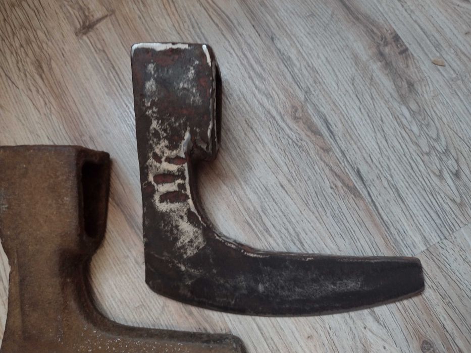 Стара брадва ...