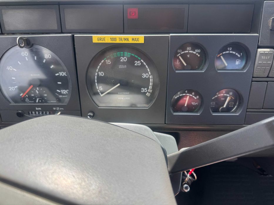 Basculanta Iveco cu macara 15 T