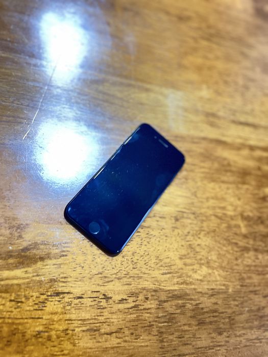 Продам IPhone 7 б/у