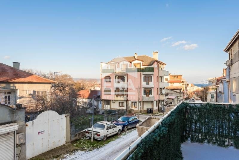 Ексклузивен втори етаж от четириетажна тухлена къща за продажба, с гол