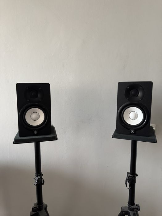 Yamaha HS5 со стойками
