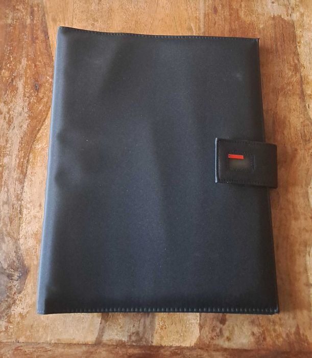 папка за документи класьор черна с 4 ринга със затваряне тип велкро