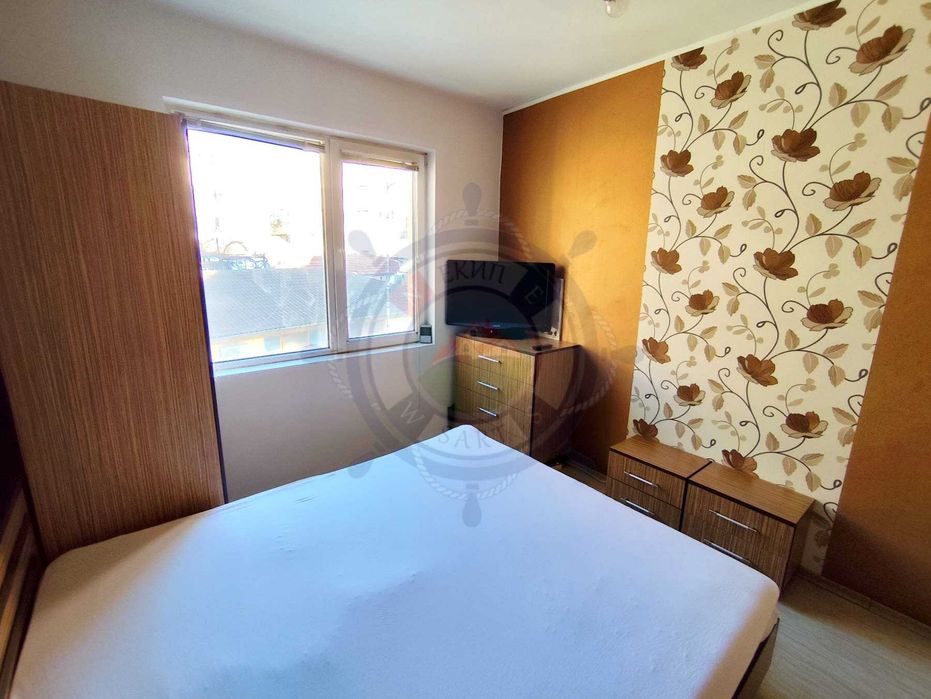 Четиристаен обзаведен апартамент в Цветен квартал, гр.Варна