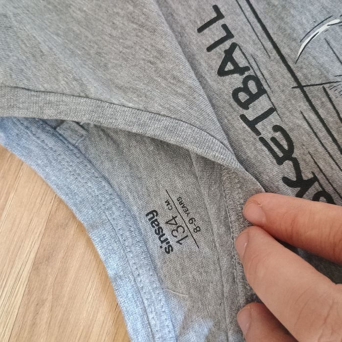 Vând Bluzițe baieti .