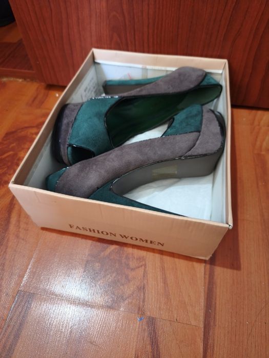 Pantofi in doua culori