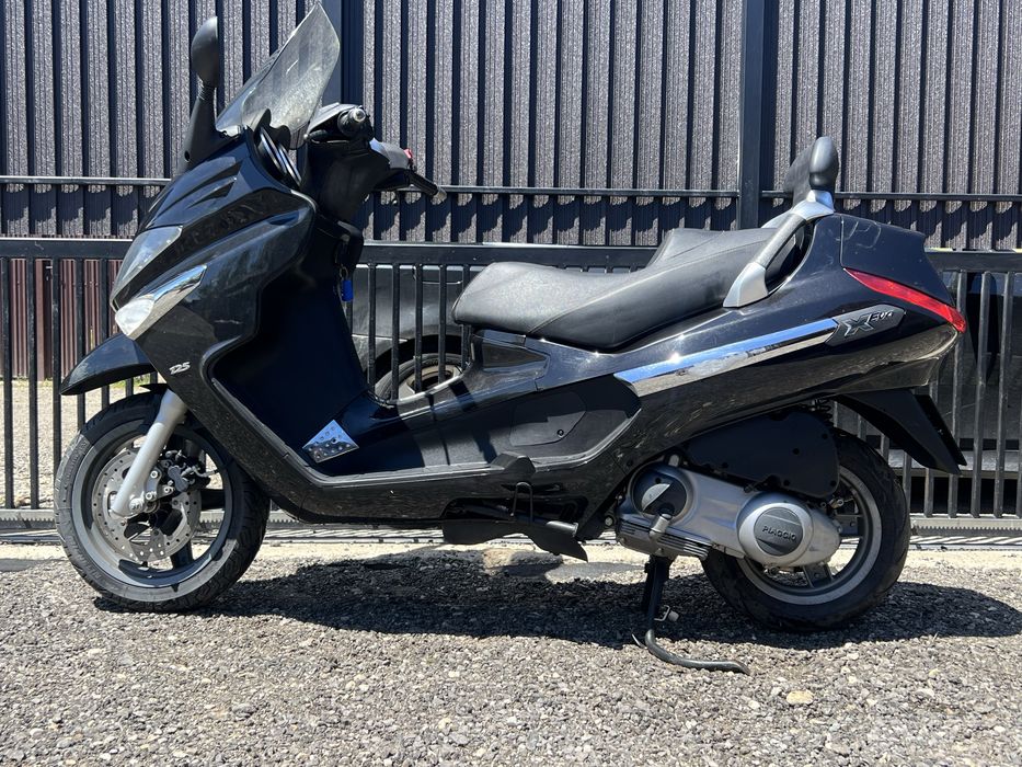 Scuter Piaggio X-evo