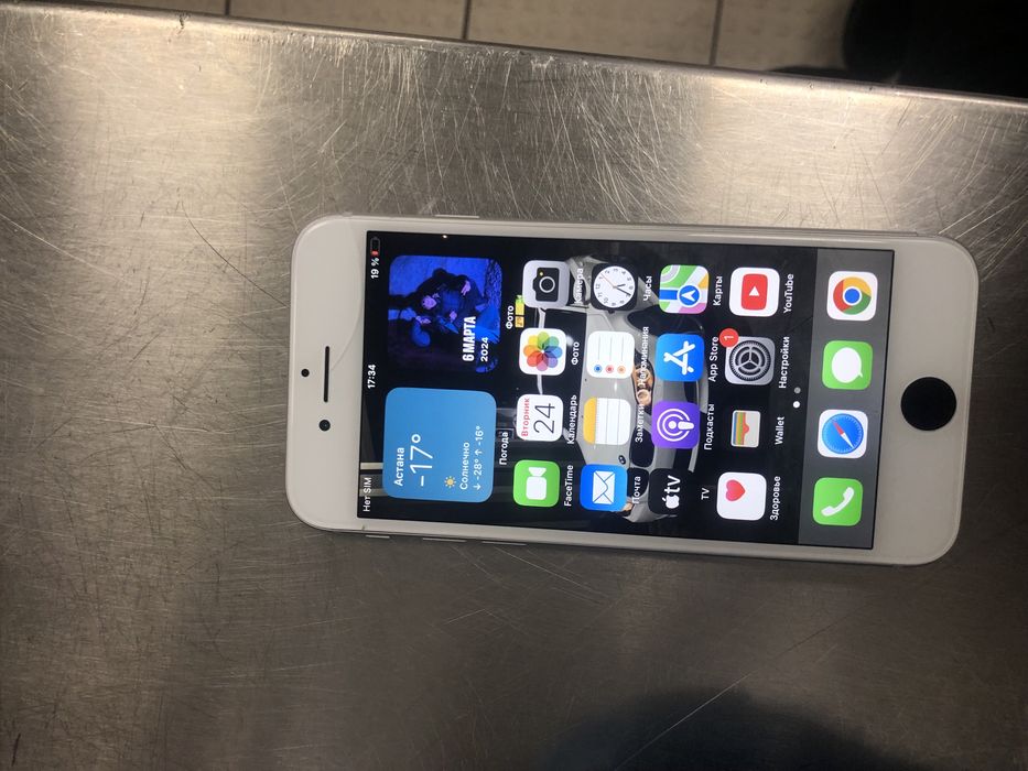 продам айфон 8 64гб