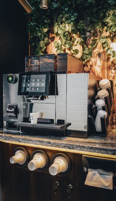 Afacere cafea la cheie – stand + aparat profesional