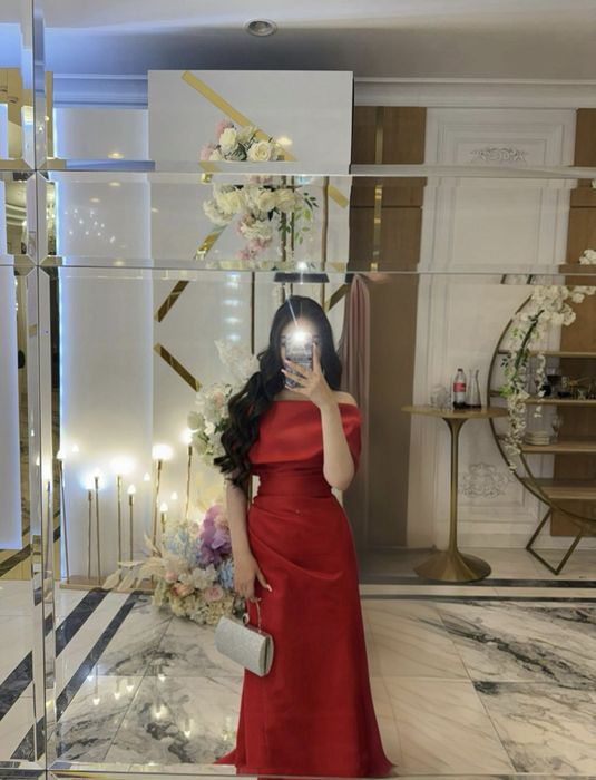 Вечернее красное платье