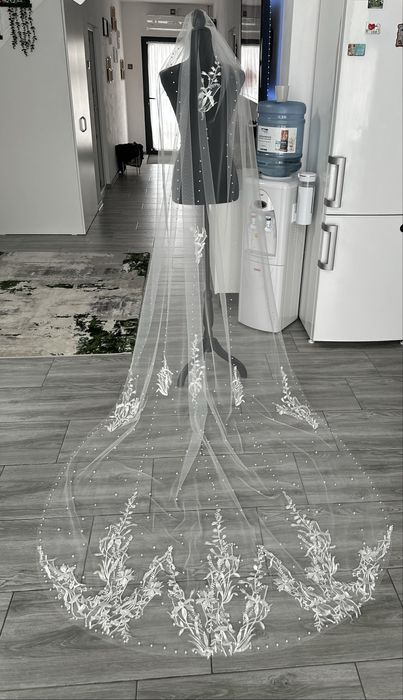 Voal superb pentru mireasa ivory