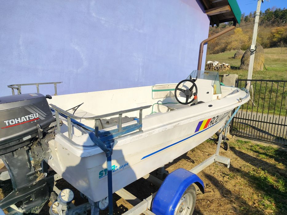 Vand sau Schimb barca cu motor. 4 m 4/5 persoane. Înmatriculate ambele