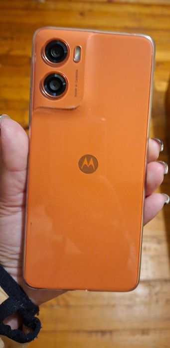 Motorola g06 оранжев