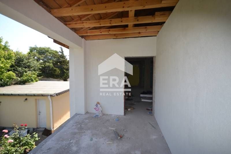 Нова двуетажна къща в кв. Любен Каравелов