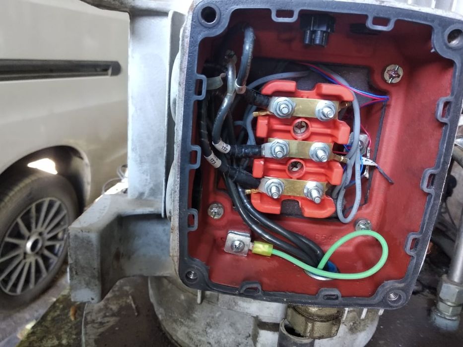 Электродвигатель на 220