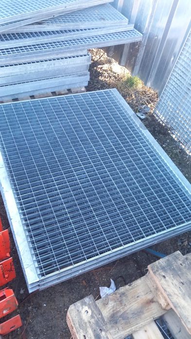 Trepte și gratare zincate