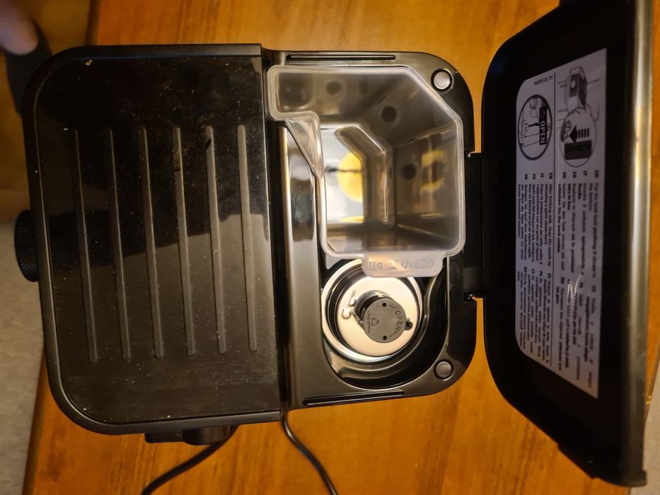 Кафемашина DeLonghi EC235.BK