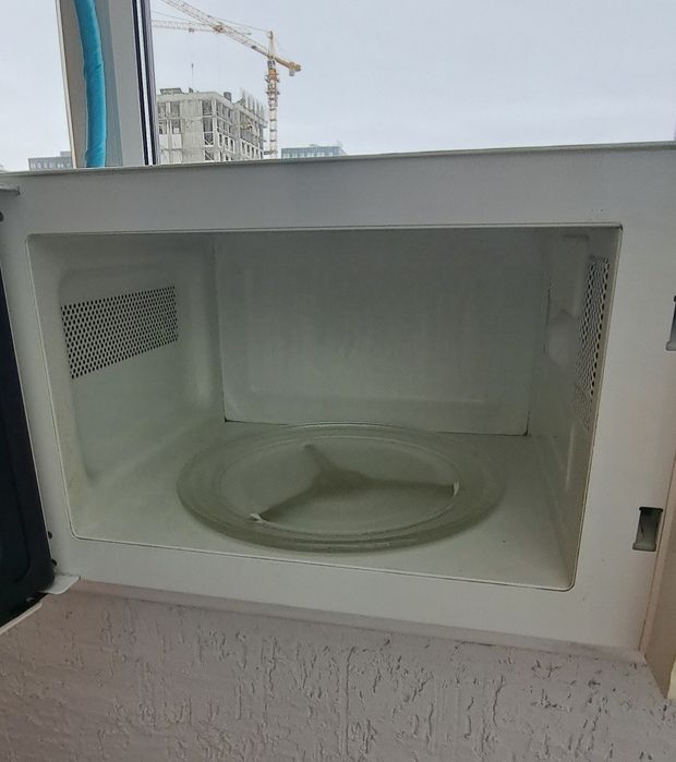 Продам Микроволновку LG