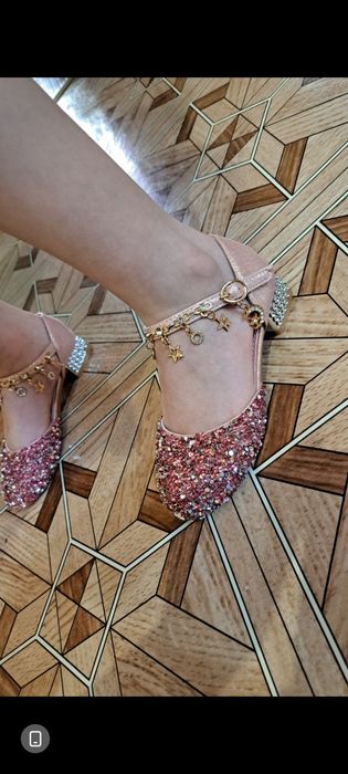 Нарядное платье на девочку