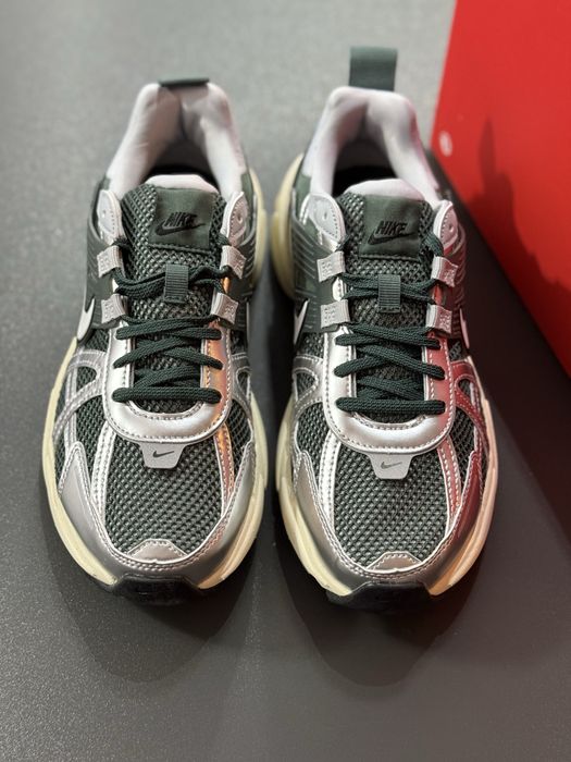 adidasi originali NIKE V2K Run, noi in cutie marime 39  /