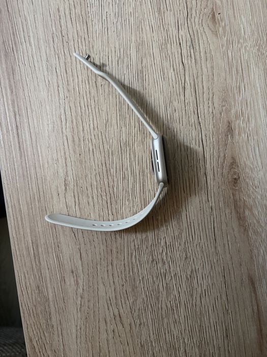 Продавам 2 броя Apple Watch SE в отлично състояние. Работят безупречно, продават се заедно или поотделно. Пишете на лично.