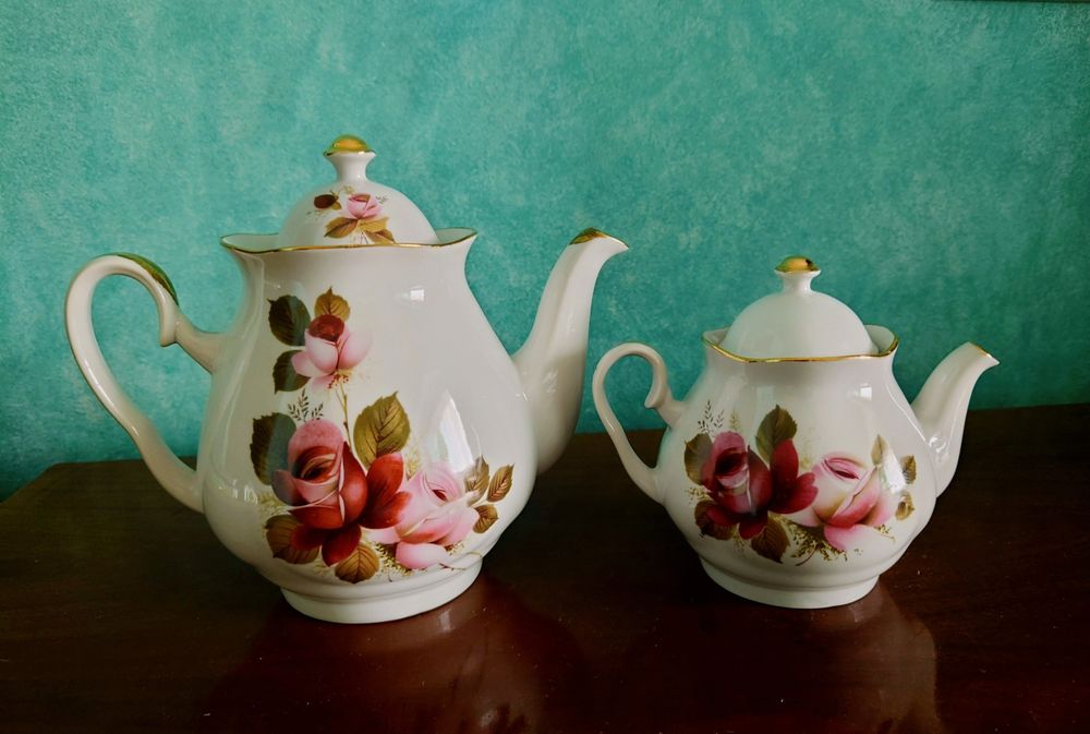 Чайный сервиз , чайник , сервиз